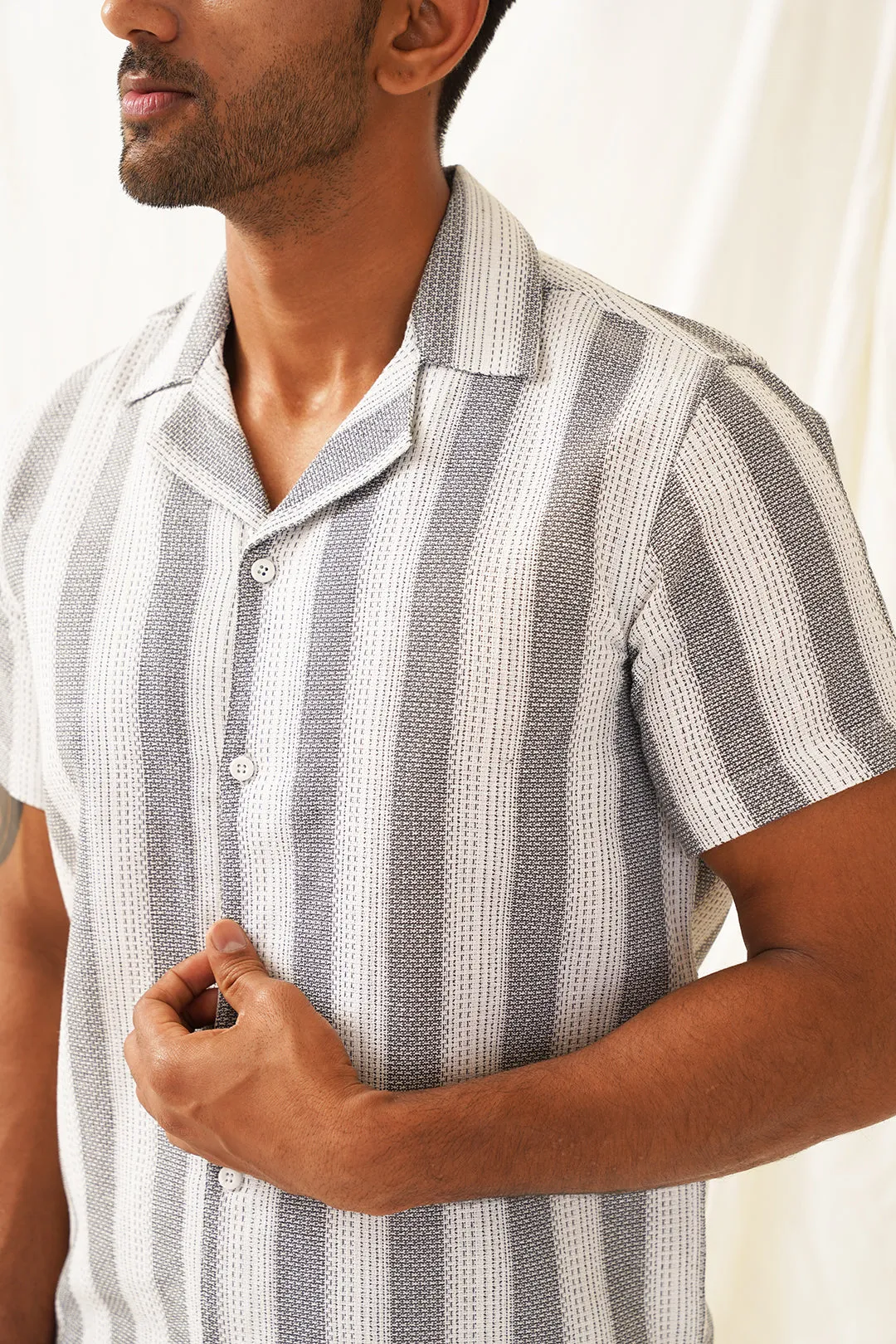 Men's Classic Gey Striped Spread Collar Cotton Curved Casual Shirt - Taantav